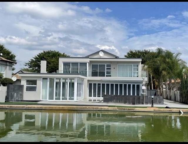5 BEDROOM HOUSE FOR SALE IN THE ISLANDS ESTATES